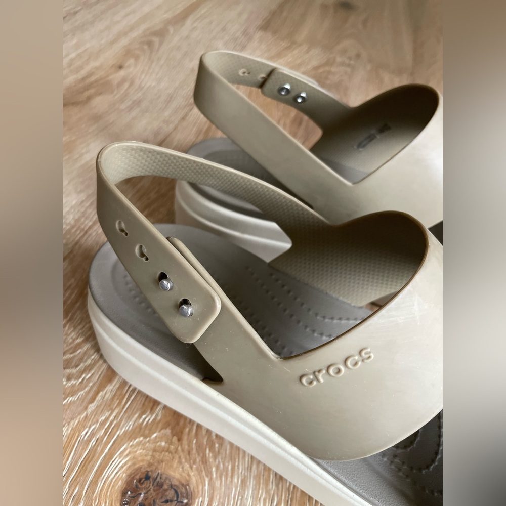 CROCS Brooklyn Wedge Platform Sandals Womens 9 Khaki/Bone Sling Back - Picture 4 of 9